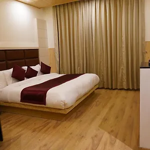 Hotel The Grand Welcome &